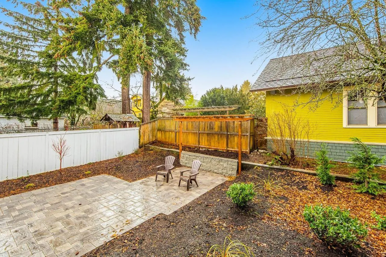 The Colonial Villa Seattle